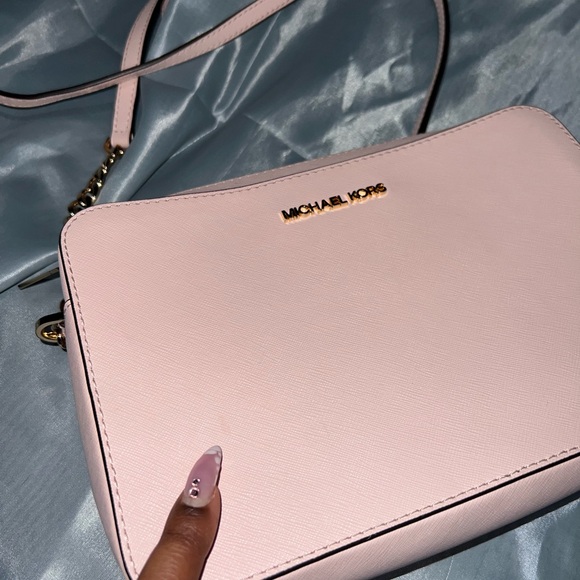 MICHAEL Michael Kors Pink Crossbody Bag with Gold Hardware - Picture 5 of 8